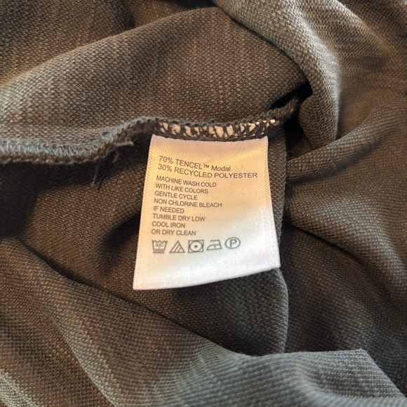 Tommy Bahama shirt size large - Picture 6 of 6